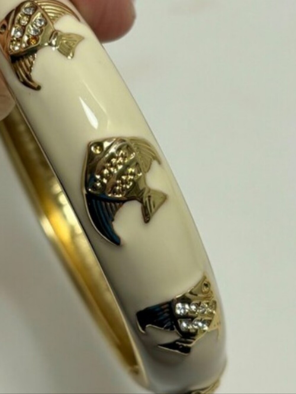 Talbots Cream Enamel Bangle with Gold Starfish Accents - Picture 3 of 7